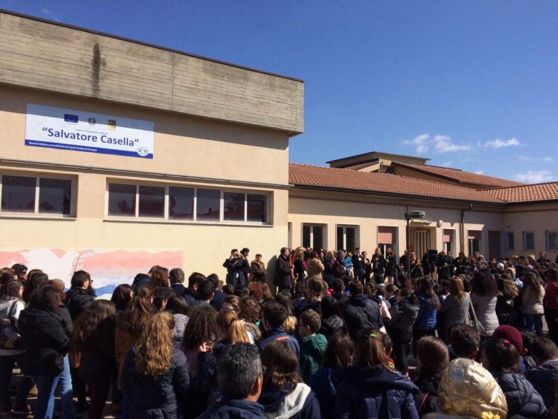 Preside pestato a sangue: la solidarietà degli alunni e delle istituzioni