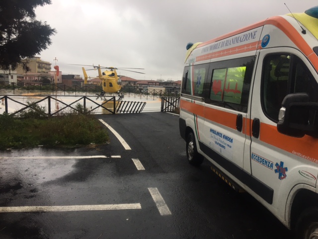 Giarre, 55enne accusa i sintomi di un infarto. Interviene elisoccorso VIDEO