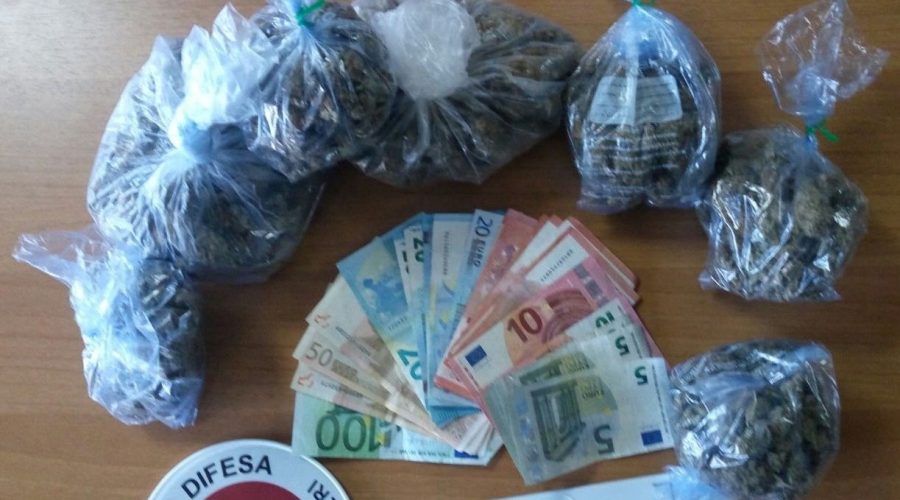 Catania: beccato con mezzo chilo di marijuana. Arrestato