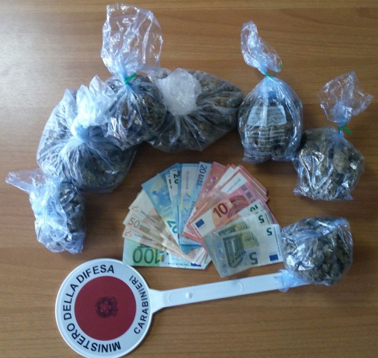 Catania: beccato con mezzo chilo di marijuana. Arrestato