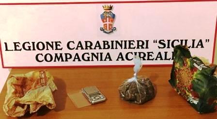 Acireale: beccato a passeggio con 100 grammi di marijuana. Arrestato