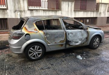 Giarre, incendio auto doloso in piazza Verga