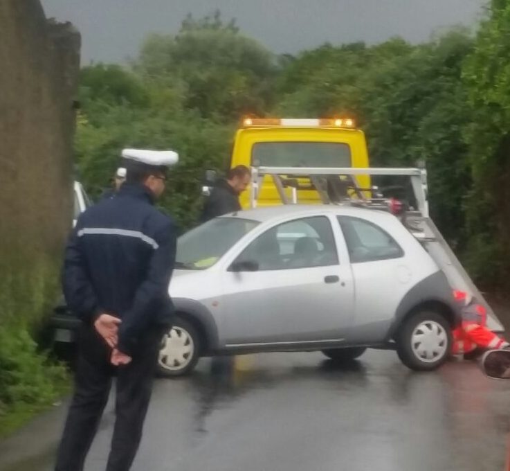 Giarre, auto sbanda in via Settembrini