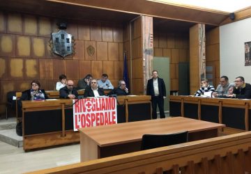 I misteri del Comune di Giarre a nudo (o quasi) nella seduta di Consiglio comunale