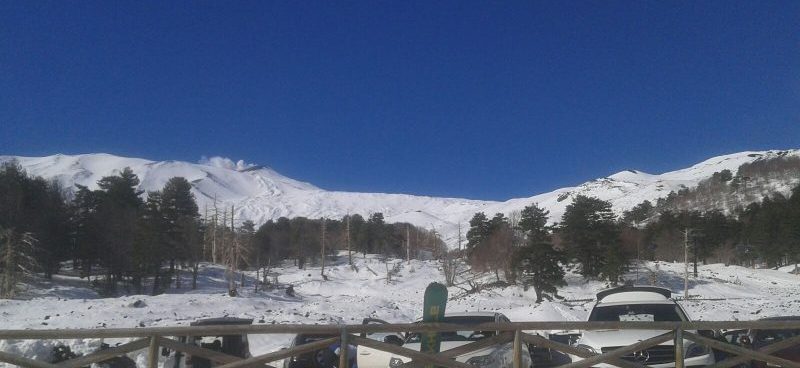 Sull’Etna situazione paradossale: strade gelate perché manca il sale