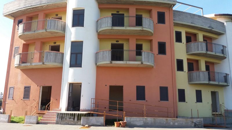 Mascali, raid in un complesso residenziale: danni per 150 mila euro