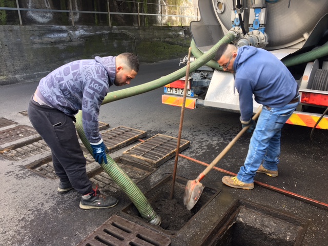 Giarre, al via la pulizia di 800 caditoie VIDEO