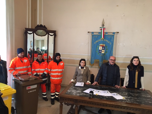 Riposto, al via la “fase 1” della raccolta differenziata. Caragliano: “Inizia la rivoluzione”