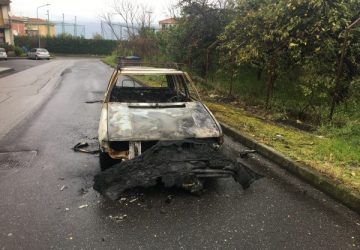 Giarre, a fuoco tre auto nella zona Rovettazzo, Macchia e nel quartiere Jungo