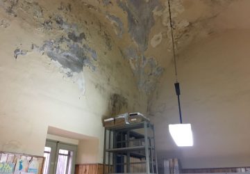 Giarre, Uffici comunali insalubri tra topi blatte e umidit&agrave;. Dipendenti rassegnati VIDEO