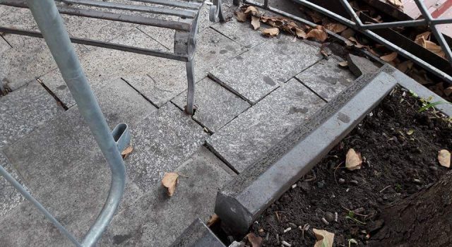 Aci Trezza: “piazza Verga nel degrado”