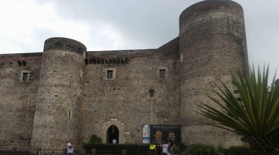 Il Castello Ursino negato. La denuncia di un insegnante