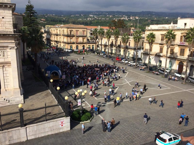 Ospedale, quel corteo che ha attraversato una città apatica VIDEO
