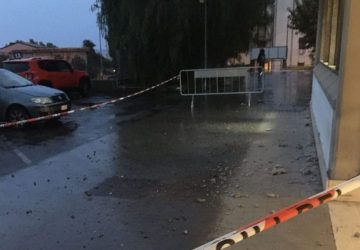 Giarre, distacco di calcinacci al liceo scientifico. Intervento dei vigili del fuoco