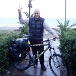 Sedici anni in bicicletta, 150 Paesi attraversati, oltre 250 mila km percorsi: il viaggio di Janus River incontra la Sicilia