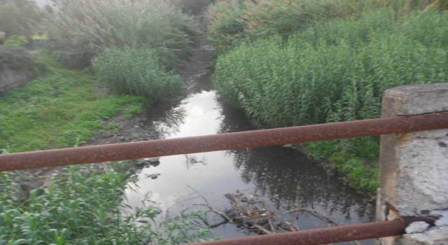 Giarre, scolmatore intasato: reflui fognari nel torrente Macchia. Diffida al sindaco VIDEO FOTO