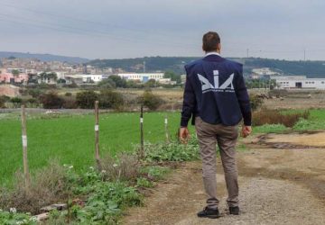 Agricoltura e caporalato: sequestrati beni per 10 milioni di euro ad un imprenditore di Paternò