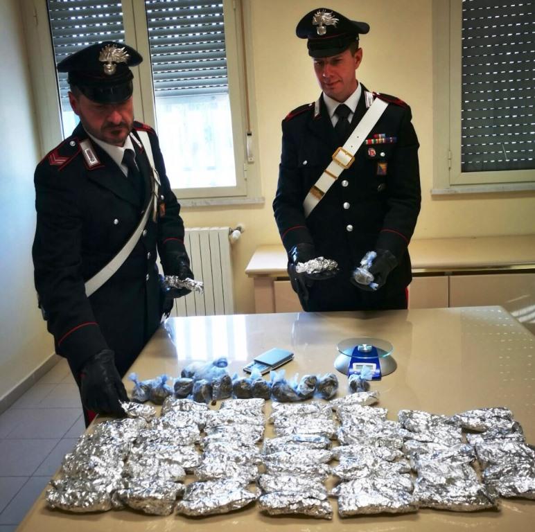 Calatabiano, a casa un piccolo mercato della droga