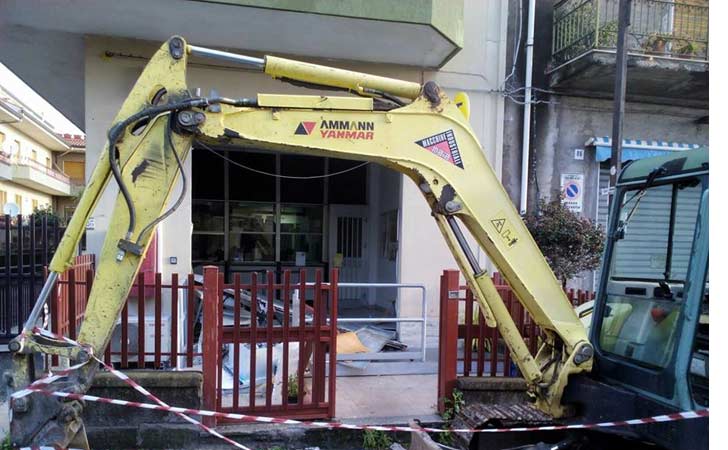 Acireale, assalto al postamat di Santa Maria Ammalati