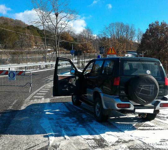 Neve e gelo sull’Etna: la Prefettura impone gli sbarramenti