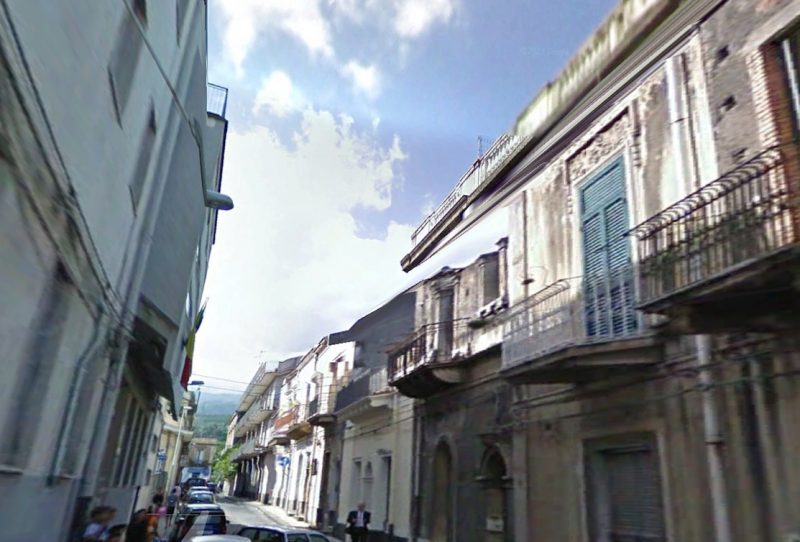 Giarre, truffa dello specchietto. Fermato un 25enne di Biancavilla