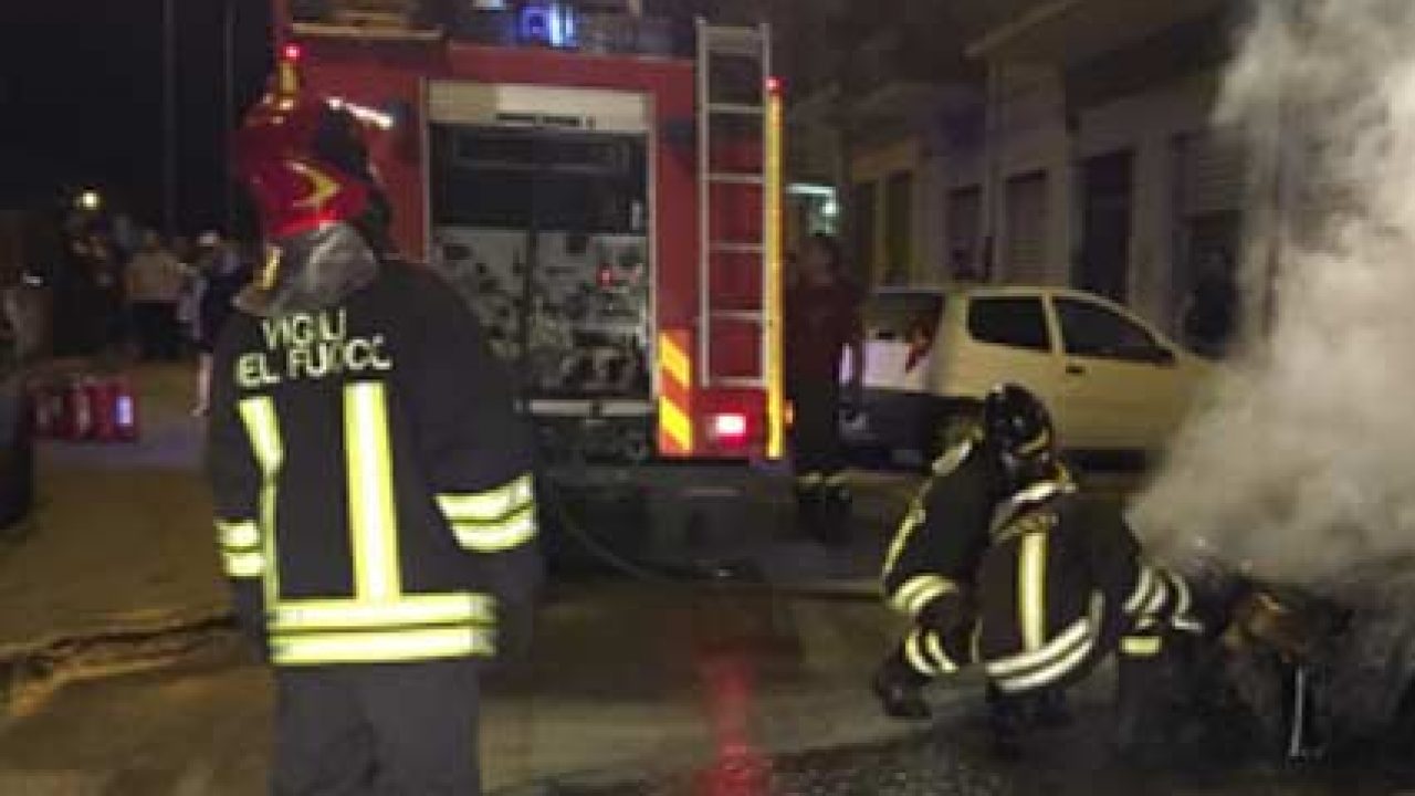 Mascali A Fuoco Una Bmw Indagini In Corso Sulle Cause Del Rogo Mascali A Fuoco Una Bmw Indagini In Corso Sulle Cause Del Rogo