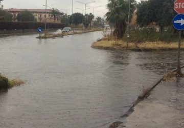Allerta meteo a Giarre, strade deserte e scuole chiuse