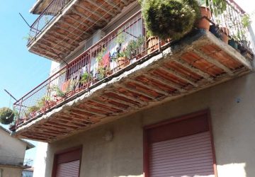 Mascali: continuano le proteste dei residenti degli alloggi popolari di via Ugo La Malfa