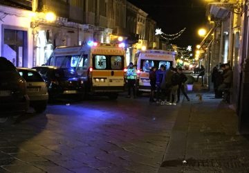 Giarre, giovanissima accusa malore in corso Italia: soccorsa dal 118