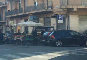 Giarre, operazione ambulantato abusivo: sanzioni per mille euro. Sequestrati 150 kg di arance e 170 casse di agrumi