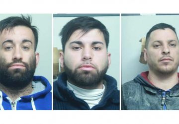 Catania, si spara ad una mano: arrestato insieme a due amici