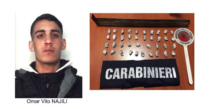 Spaccia davanti ai ragazzini del campo scuola: arrestato 18enne “recidivo”