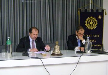 Giarre, il prof. Agatino Cariola illustra ai soci del Rotary la riforma costituzionale
