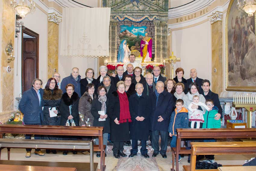 Aci Trezza, festeggiati in parrocchia gli anniversari di matrimonio di 14 coppie trezzote