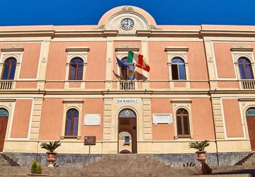 Licenziato dal Comune di Aci Catena l'ex segretario comunale "infedele" di Mascali