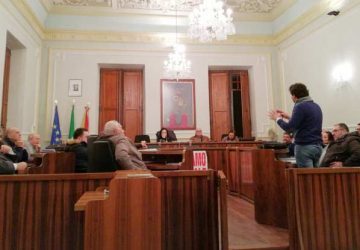 Riposto, Consiglio comunale: tutti d&rsquo;accordo sul baratto amministrativo&hellip; Risultato? Punto rinviato
