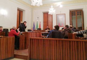 Riposto, in Consiglio Facchi si dichiara "indipendente". Sui garage di via della Repubblica si torna indietro?