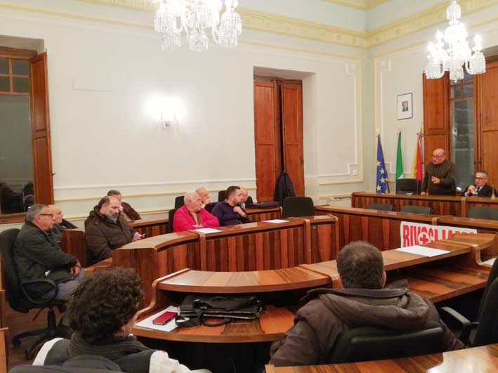 Riposto, in Consiglio Comunale approda la “questione stipendi”