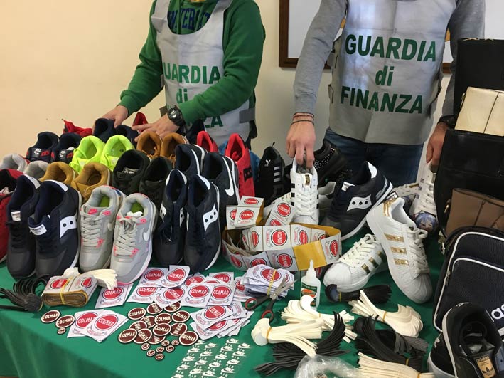 Catania: sequestrati 3.500 articoli contraffatti. Denunciati in cinque