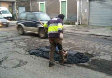 Giarre, al via gli interventi per la copertura delle voragini