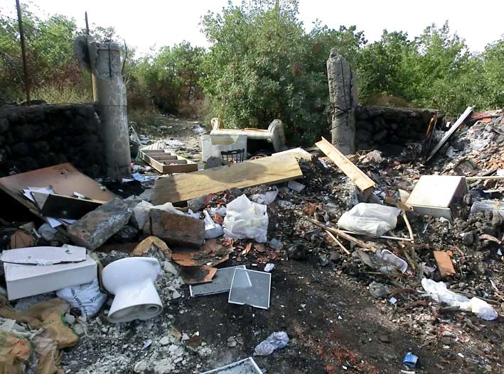 Catania, strade come fossero discariche a San Giovanni Galermo