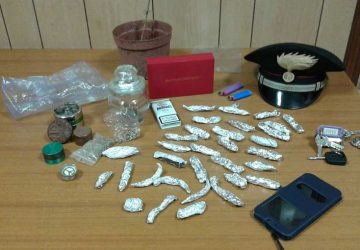 Nasconde la marijuana nell&rsquo;armadio: il cane &ldquo;Roy&rdquo; la scova. Arrestato