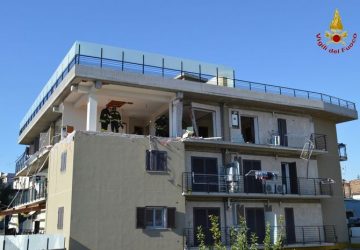 Tragedia sfiorata a Catania, esplosione in un palazzo: tre feriti. Diversi immobili danneggiati FOTO