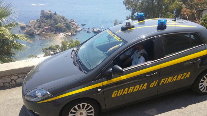 Scoperto giro di false fatture per 9 milioni di euro: arrestati tre imprenditori. Sequestrati beni per 2 milioni