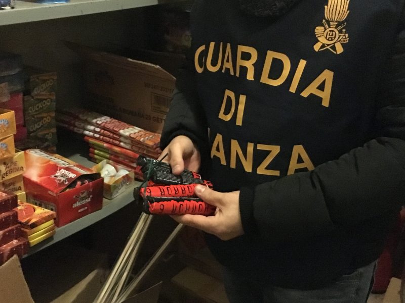 Catania, maxi sequestro di artifizi pirotecnici