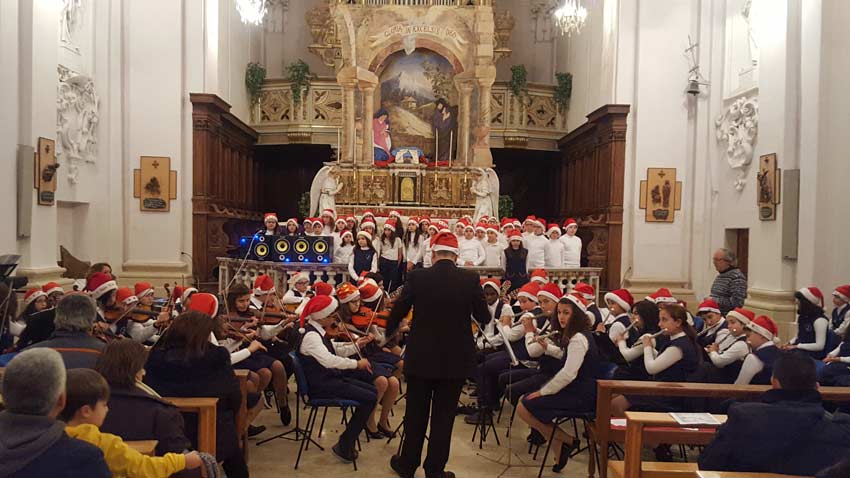 Linguaglossa: successo del concerto di Natale dell’orchestra e del coro Luigi Pirandello