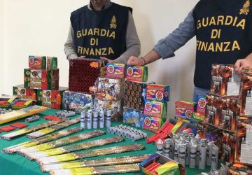 Beccato a Belpasso con 2.000 artifizi pirotecnici. Denunciato