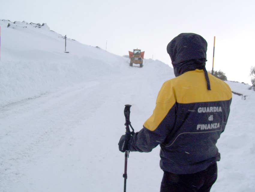 Sull’Etna 18 interventi eseguiti dal soccorso alpino della Guardia di Finanza di Nicolosi