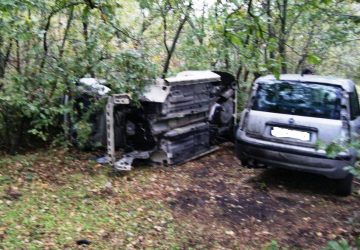 Scoperto deposito di auto rubate nel bosco a “Tarderia”: due arresti