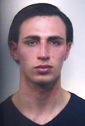 Picchia e sequestra ex convivente: arrestato